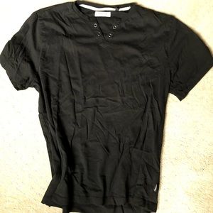 Kenneth Cole Reaction black mens henley tshirt